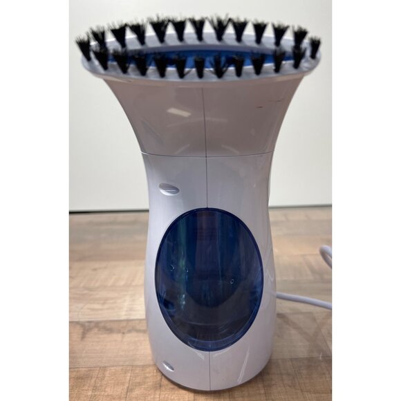 Portable Garment Steamer With Brush & Measuring Cup 700W 220V - Picture 4 of 6